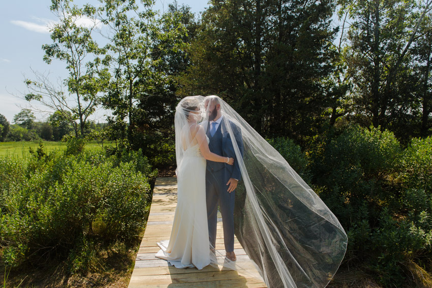 bride-with-long-veil-summer-wedding